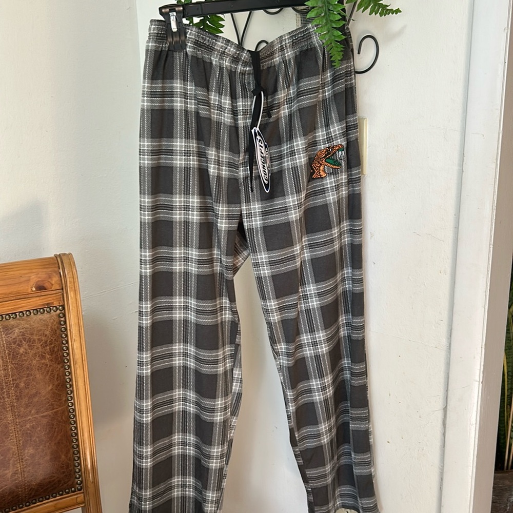 NWT Men’s FAMU Grey Plaid Flannel Pajama Pants by Concepts Sport. Size- Large.